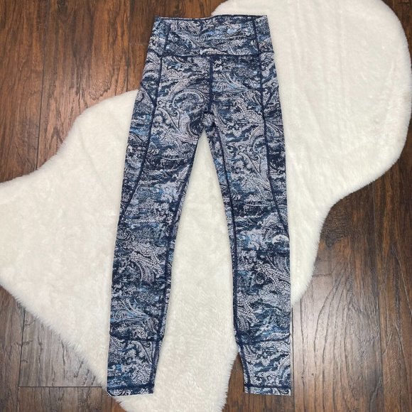 Lululemon In Movement Leggings 4 Blue Gray Paisley 7/8 Athletic Gym Workout - Picture 4 of 13